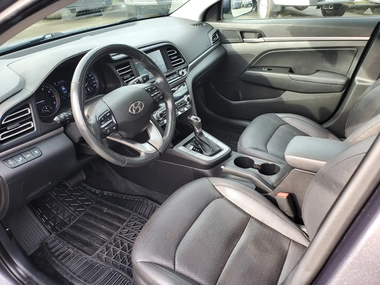 Hyundai ELANTRA снимка Hyundai ELANTRA