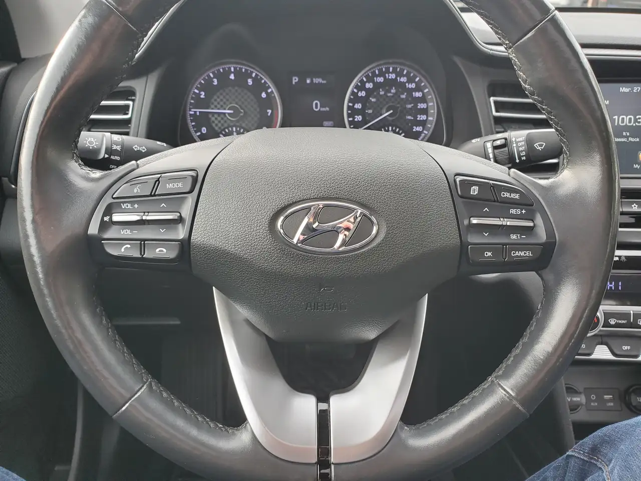 Hyundai ELANTRA снимка Hyundai ELANTRA