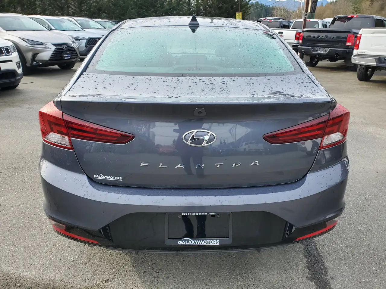 Hyundai ELANTRA снимка Hyundai ELANTRA