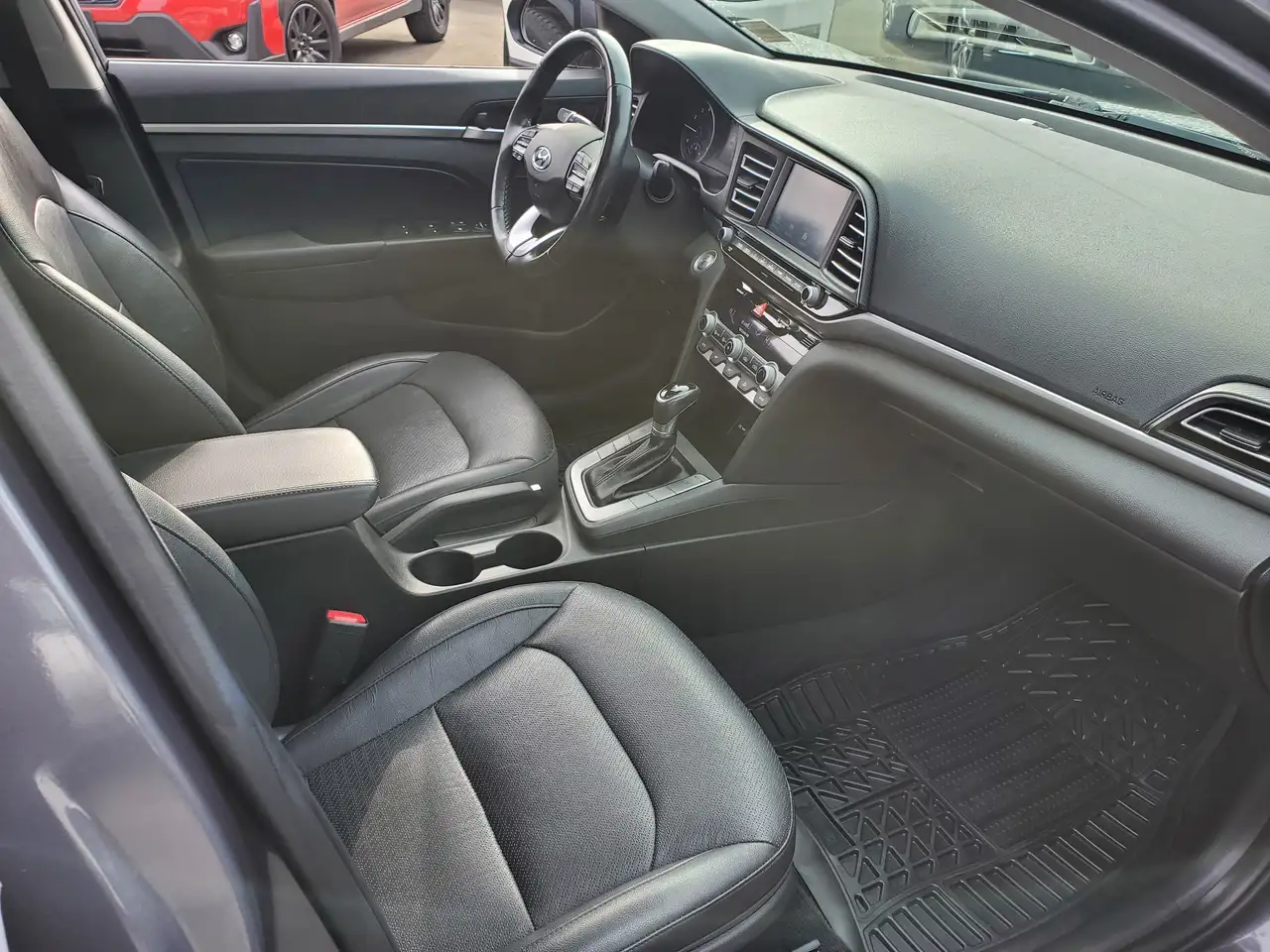 Hyundai ELANTRA снимка Hyundai ELANTRA