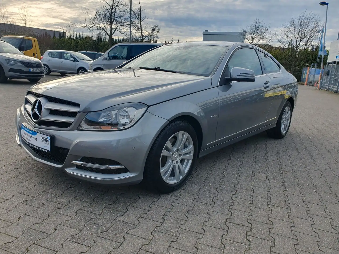 Mercedes-Benz C 180 Coupé GARANTIE AUTOMATIK NAVI KLIMATRONIC Plateado - 1