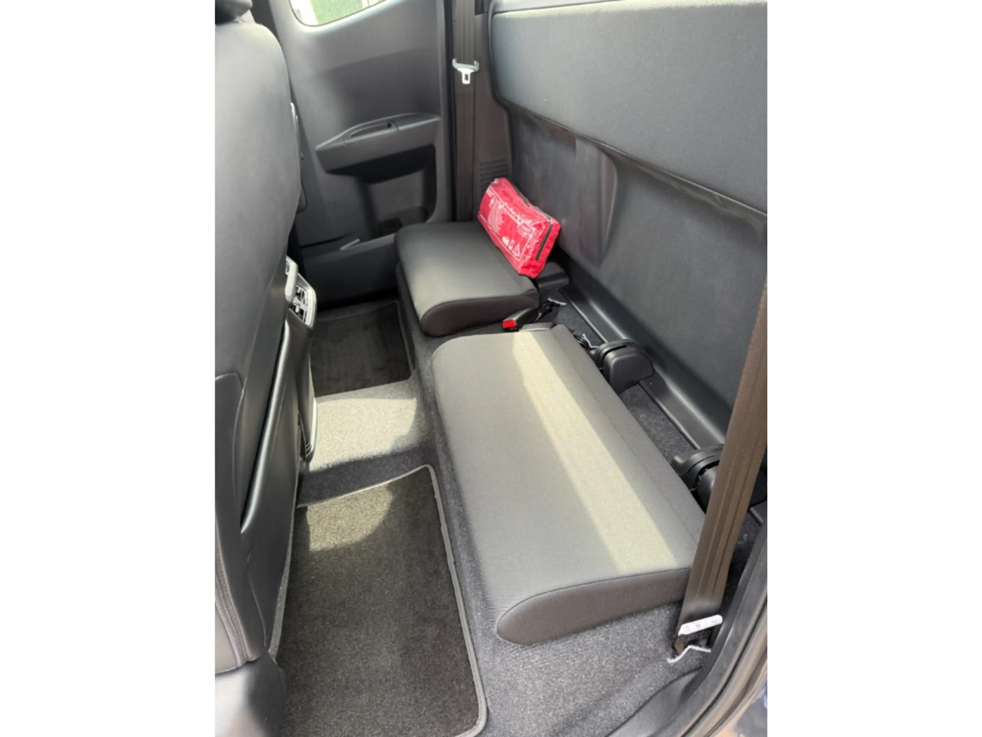 Isuzu D-Max Space Cab 4WD LSE Leder LED Apple CarPlay Android — photo 8