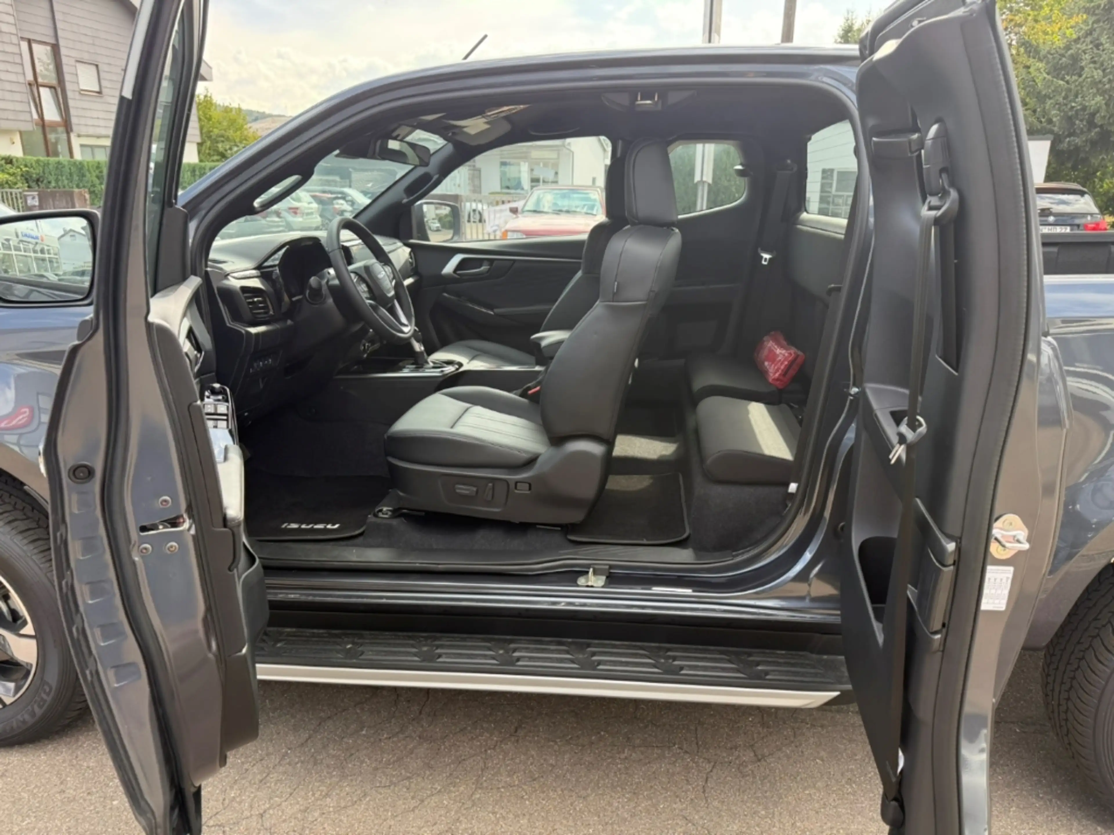 Isuzu D-Max Space Cab 4WD LSE Leder LED Apple CarPlay Android — photo 7