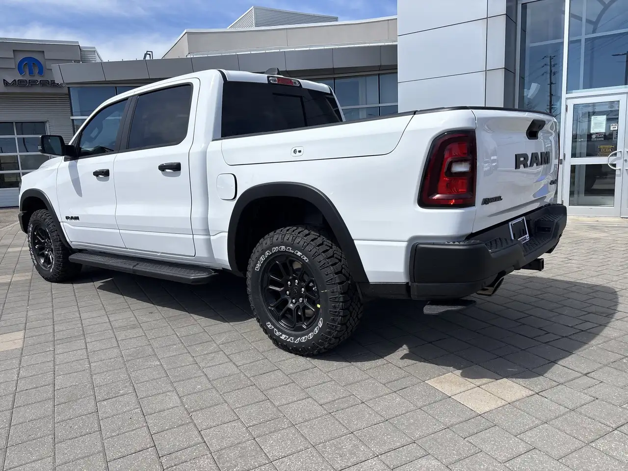 RAM 1500 снимка RAM 1500