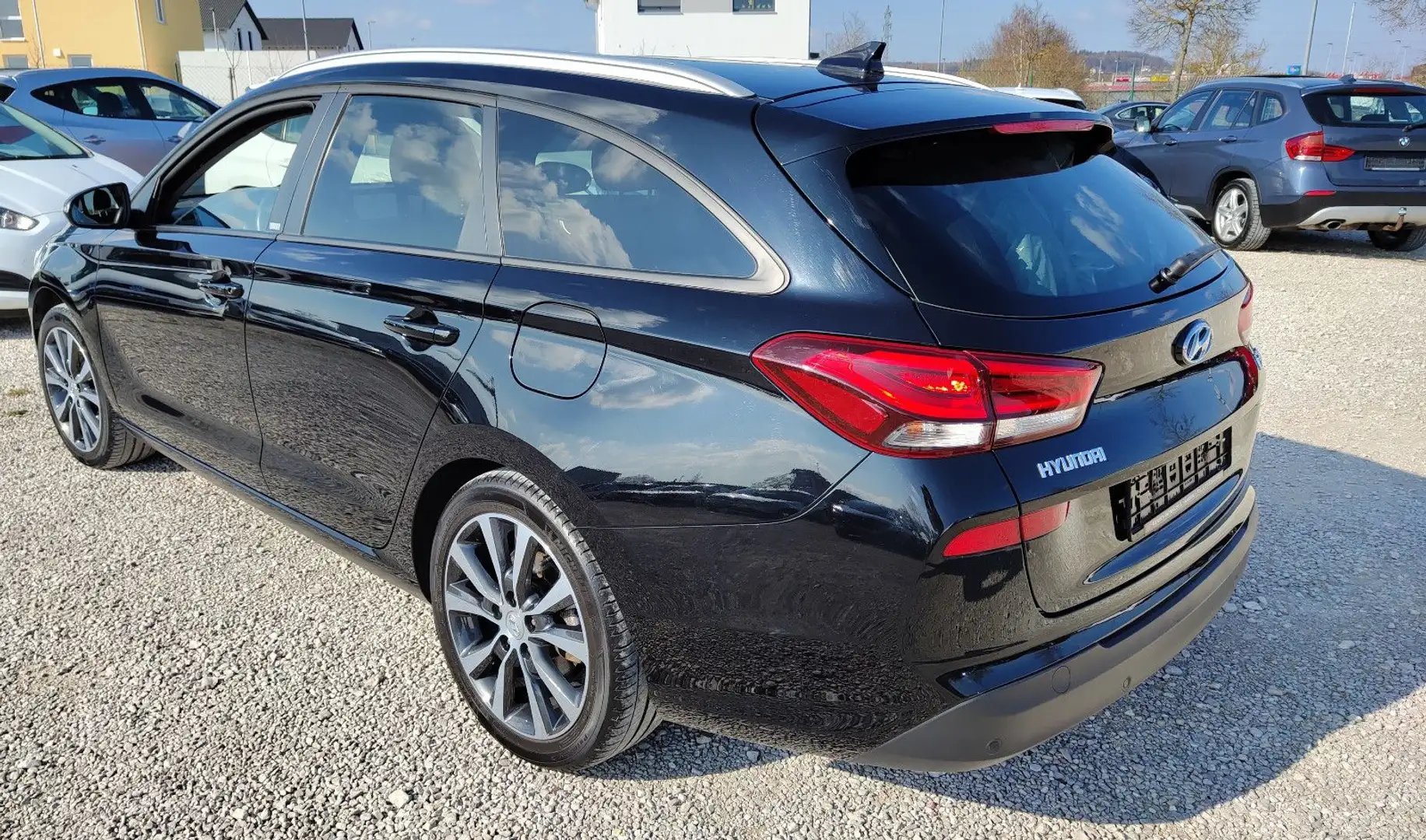 Hyundai i30 cw YES! Plus- LED* Navi* AHK* 8xAlus*2.Hand* Schwarz - 2