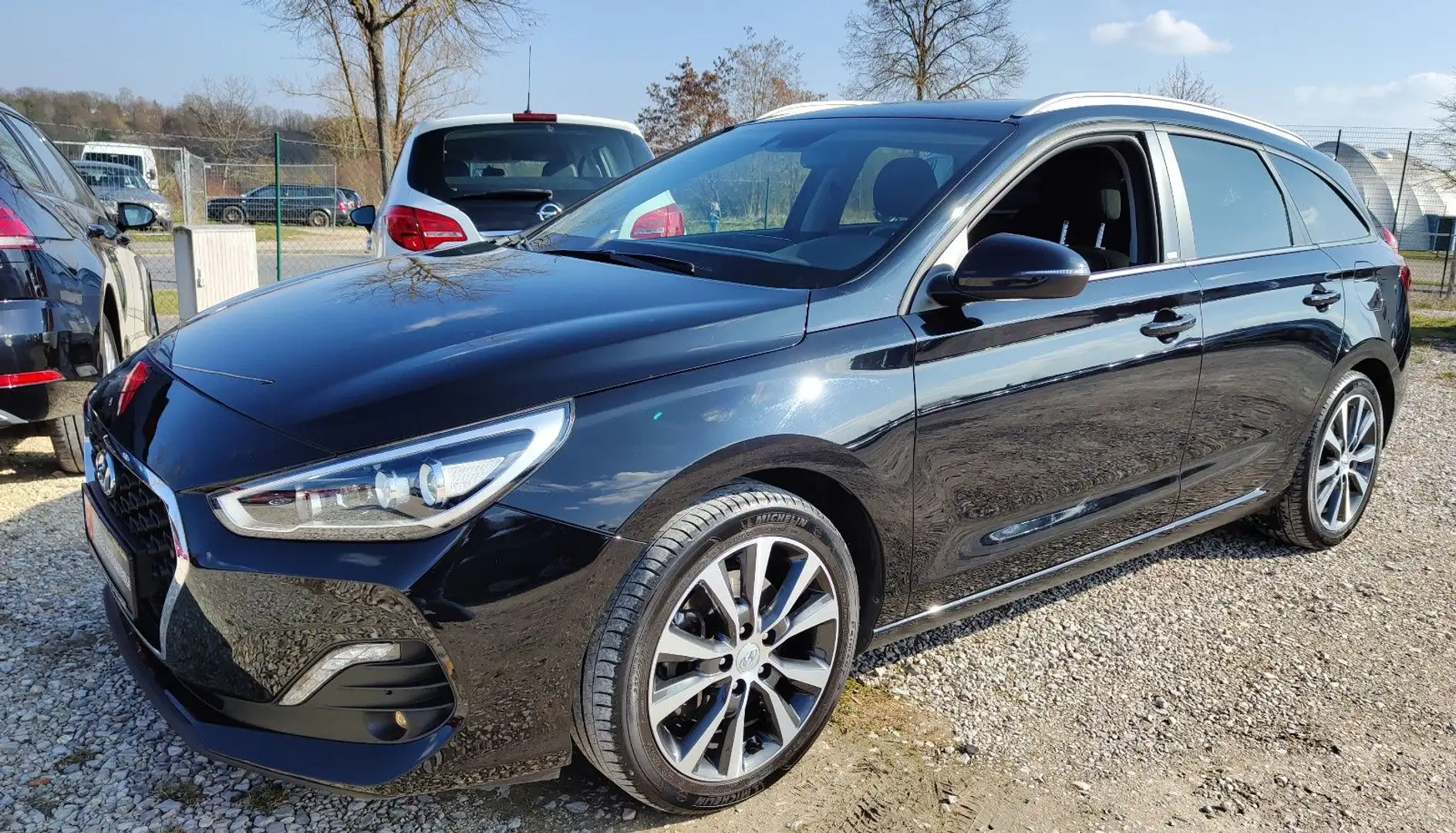 Hyundai i30 cw YES! Plus- LED* Navi* AHK* 8xAlus*2.Hand* Schwarz - 1