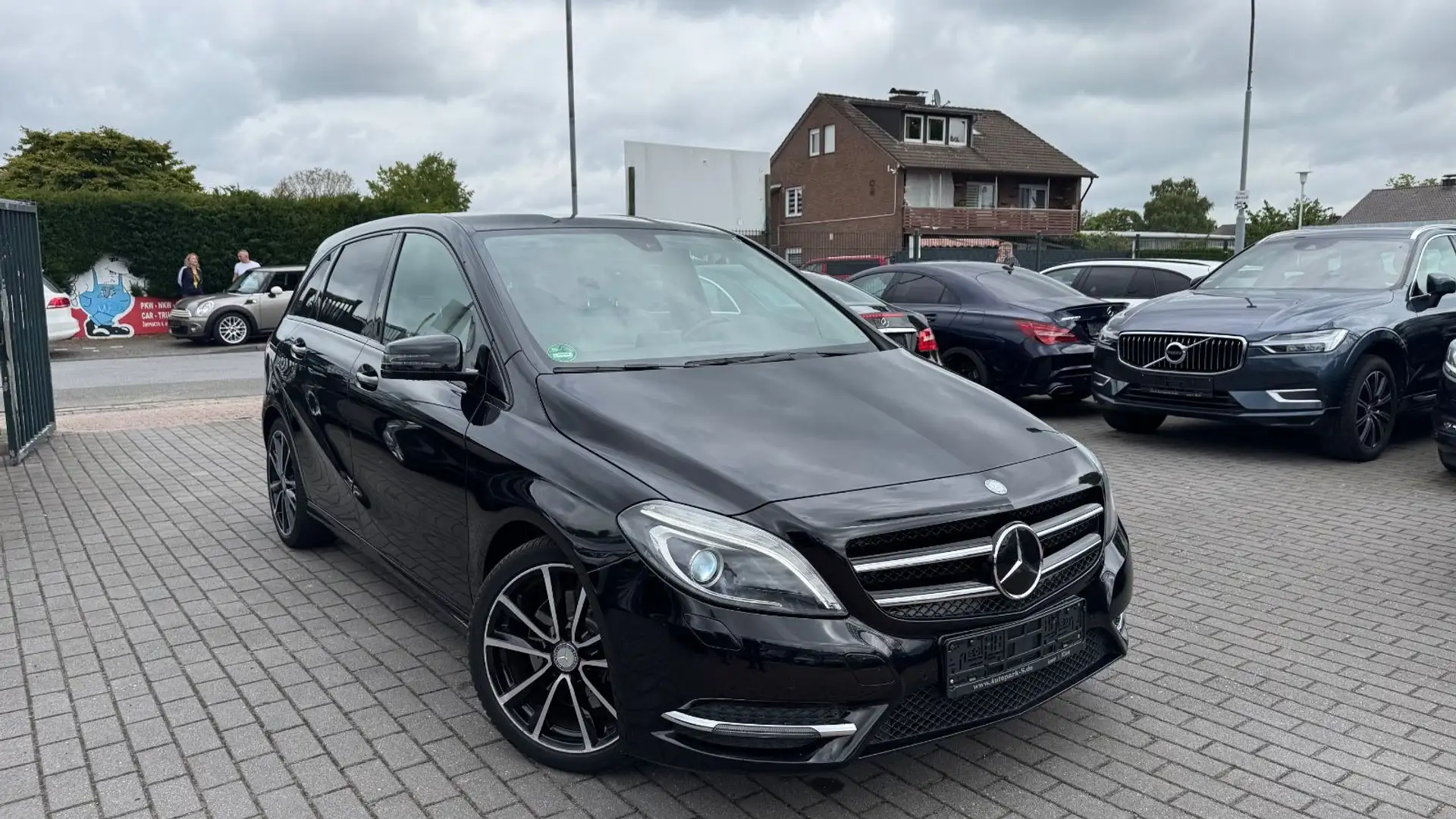 Mercedes-Benz B 250 AMG-LINE | AUTOMATIK | XENON | NIGHT-PAKET Negru - 1