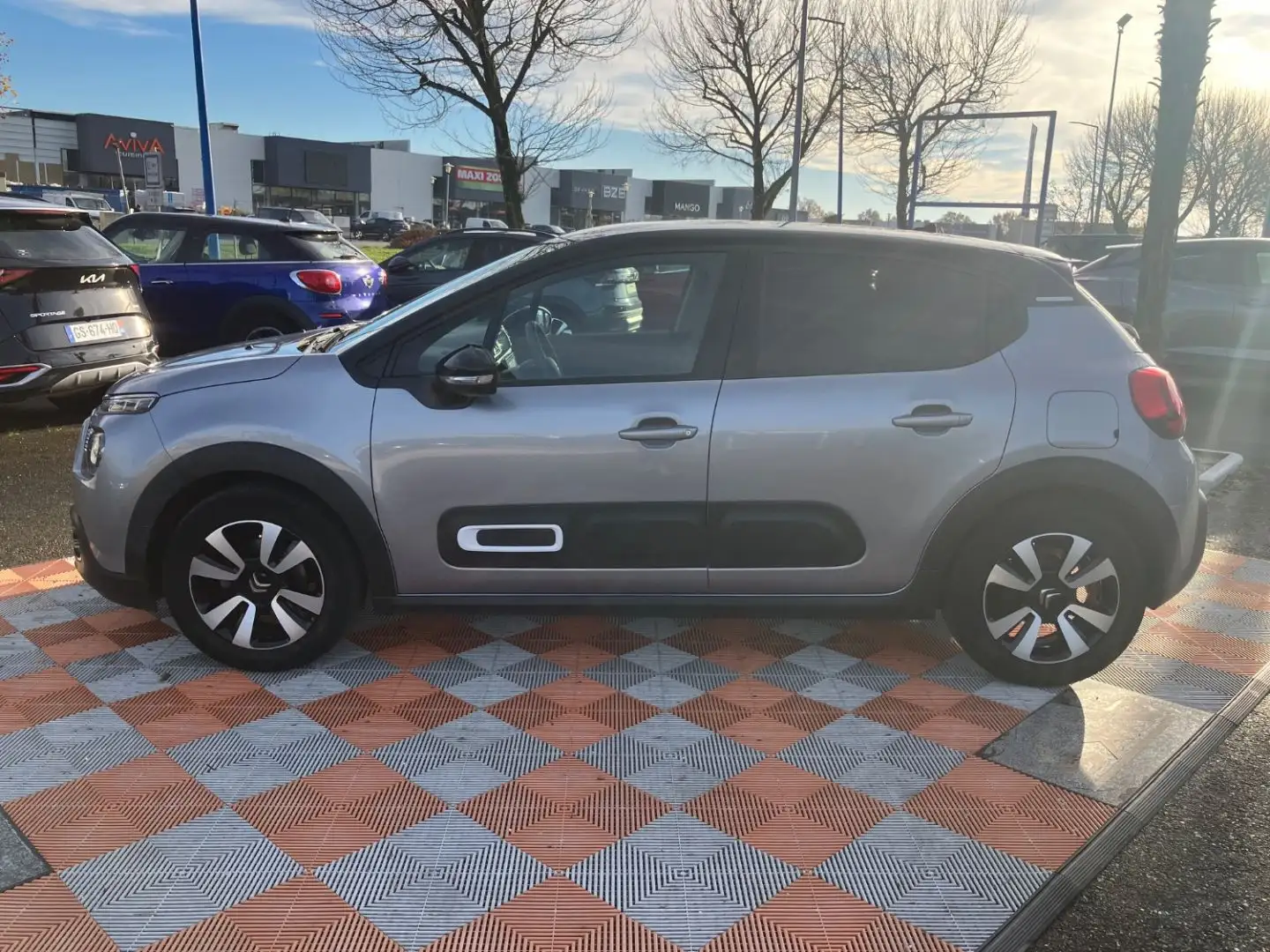 Citroen C3 PureTech 83 MAX Toit Noir JA 16\u0026amp;quot; Grau - 2