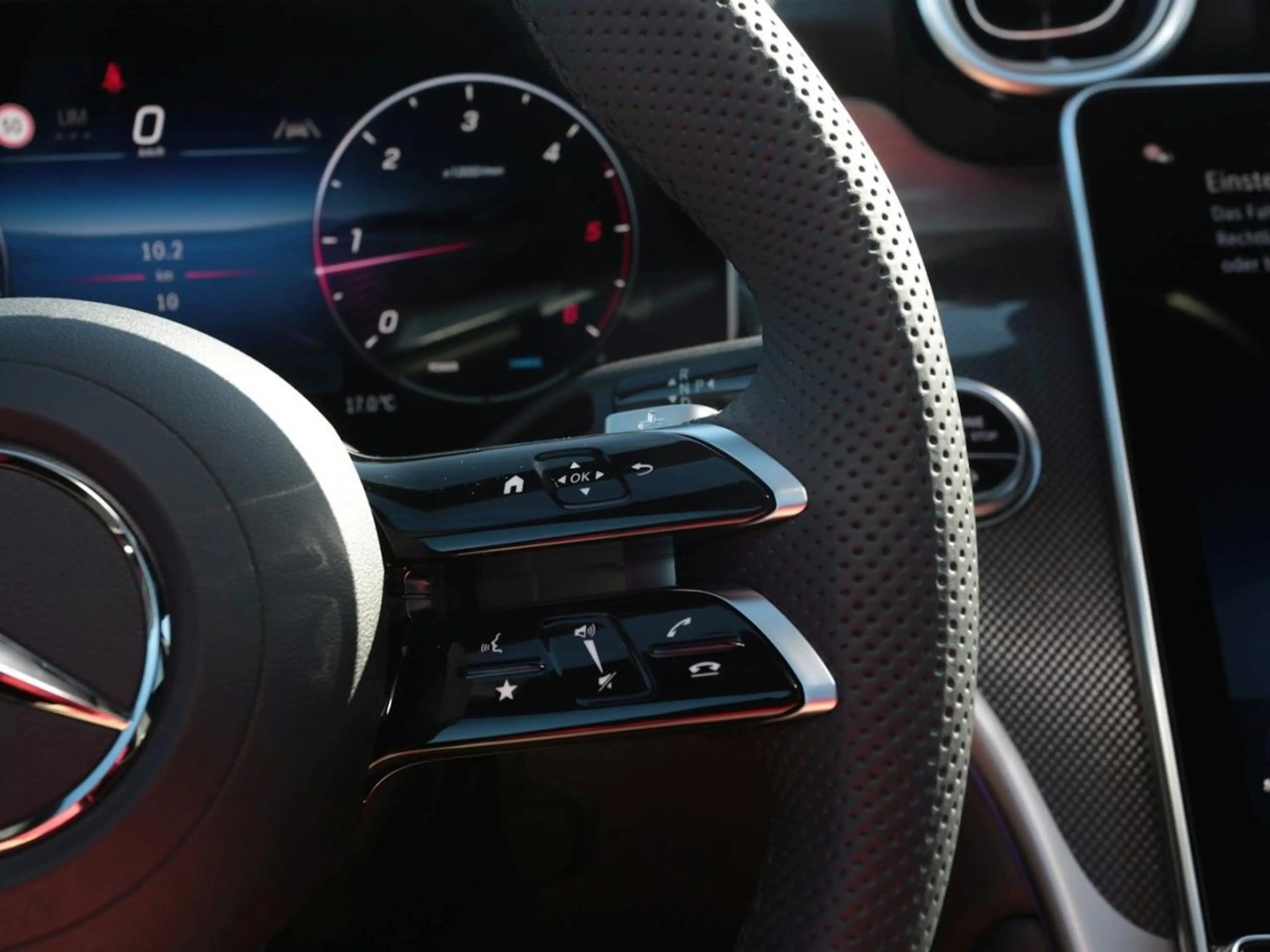 Mercedes-Benz GLC 220 d 4MATIC Coupé AMG Panorama AHK Distronic — photo 10