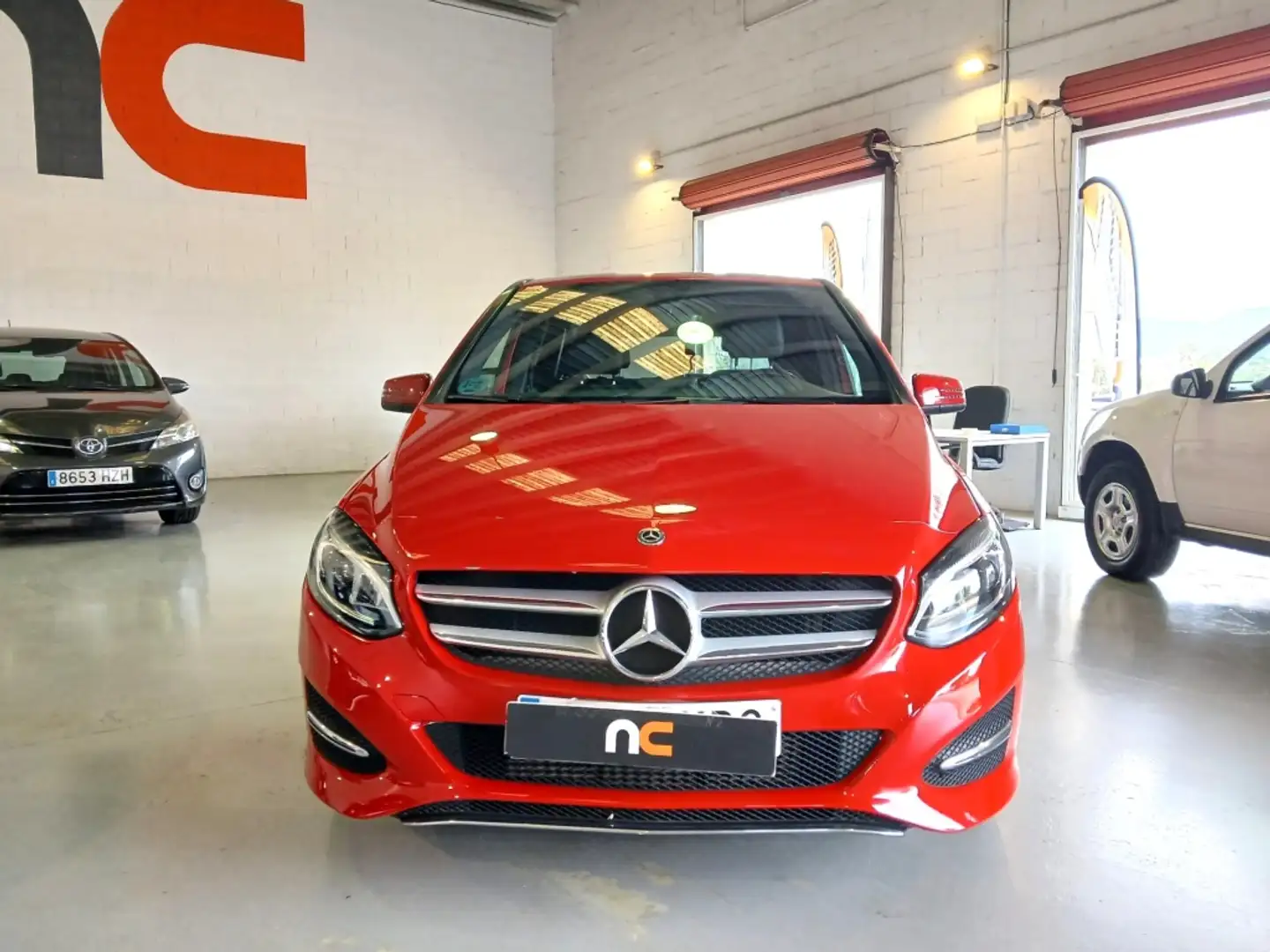 Mercedes-Benz B 200 200d 4MATIC 7G-DCT Rouge - 2