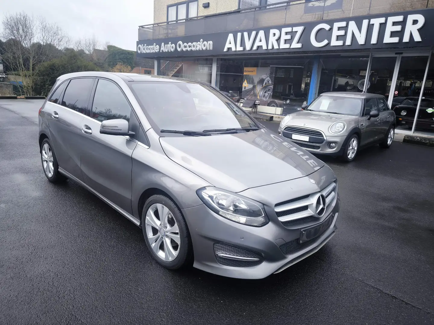 Mercedes-Benz B 180 B 180 d Gris - 1