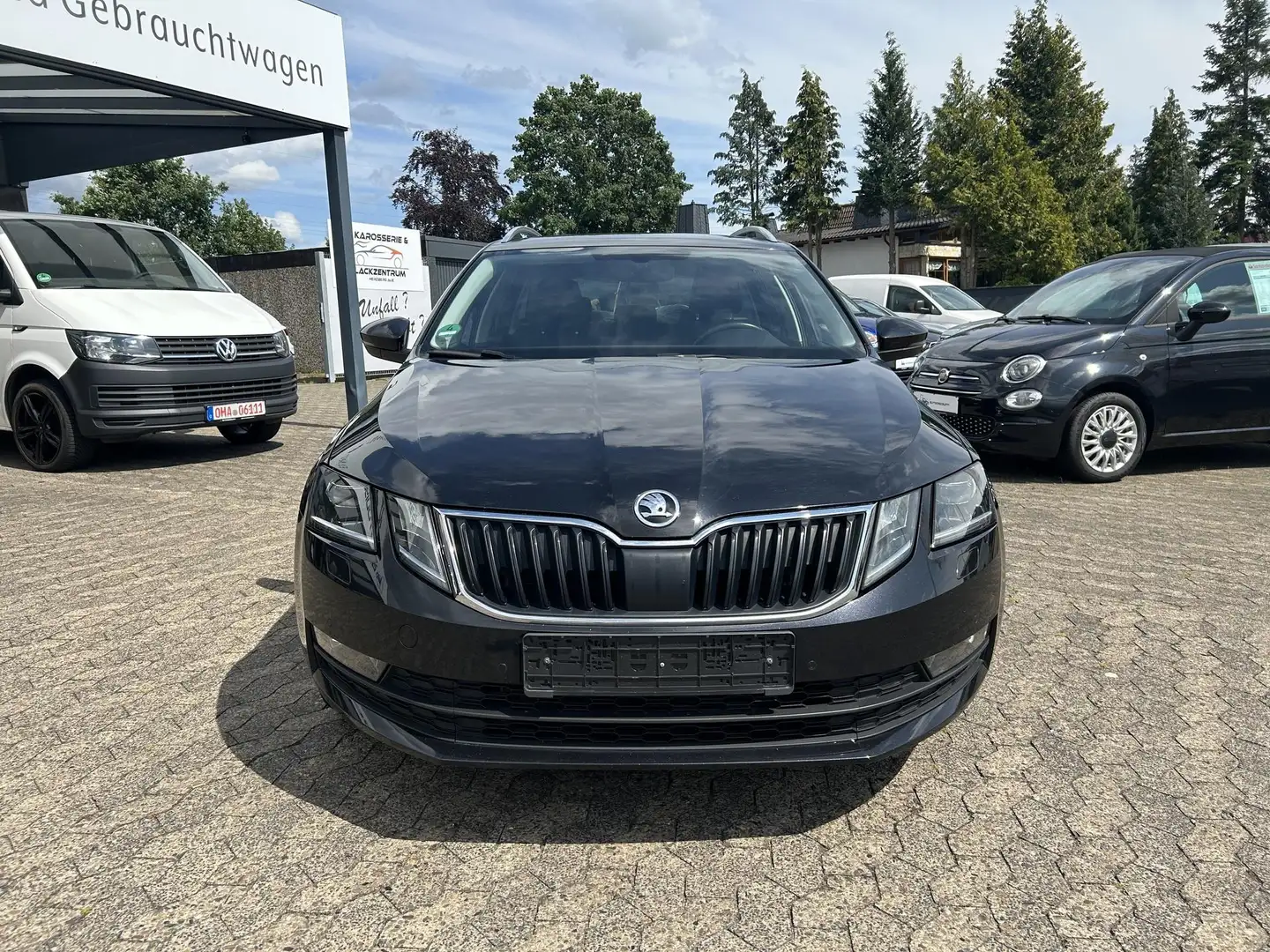 Skoda Octavia Combi 2.0 TDI Clever Navi LED DAB+ SHZ ACC AHK ... Schwarz - 2
