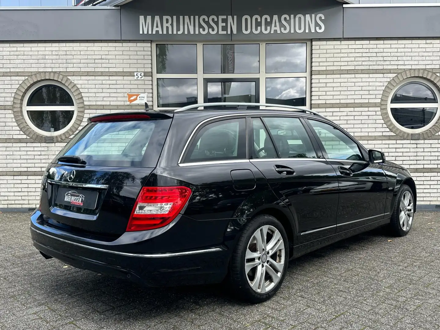 Mercedes-Benz C 180 BlueEfficiency Avantgarde |Pano,Stoelvw,Cruise,PDC Schwarz - 2