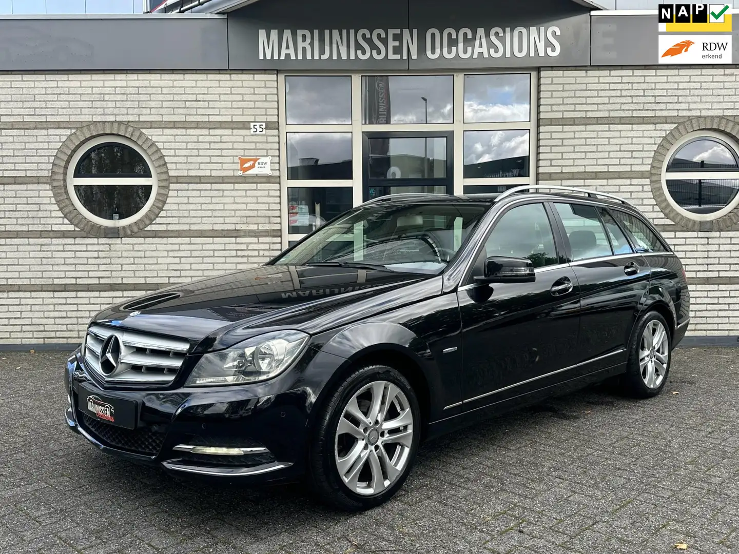 Mercedes-Benz C 180 BlueEfficiency Avantgarde |Pano,Stoelvw,Cruise,PDC Schwarz - 1