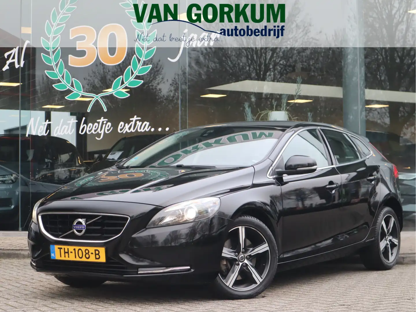 Volvo V40 1.5 T2 Momentum / Automaat Zwart - 1