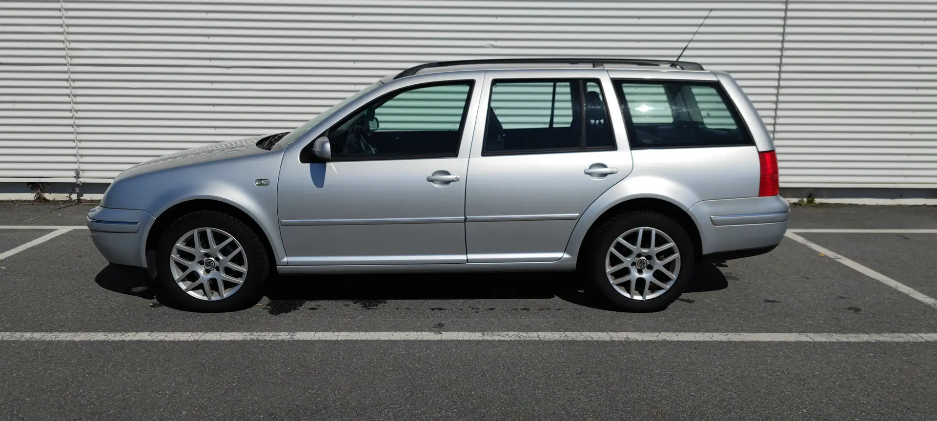 Volkswagen Bora Variant 1.6 Special Alufelgen16"+AHK+Sitzheizung Argent - 2