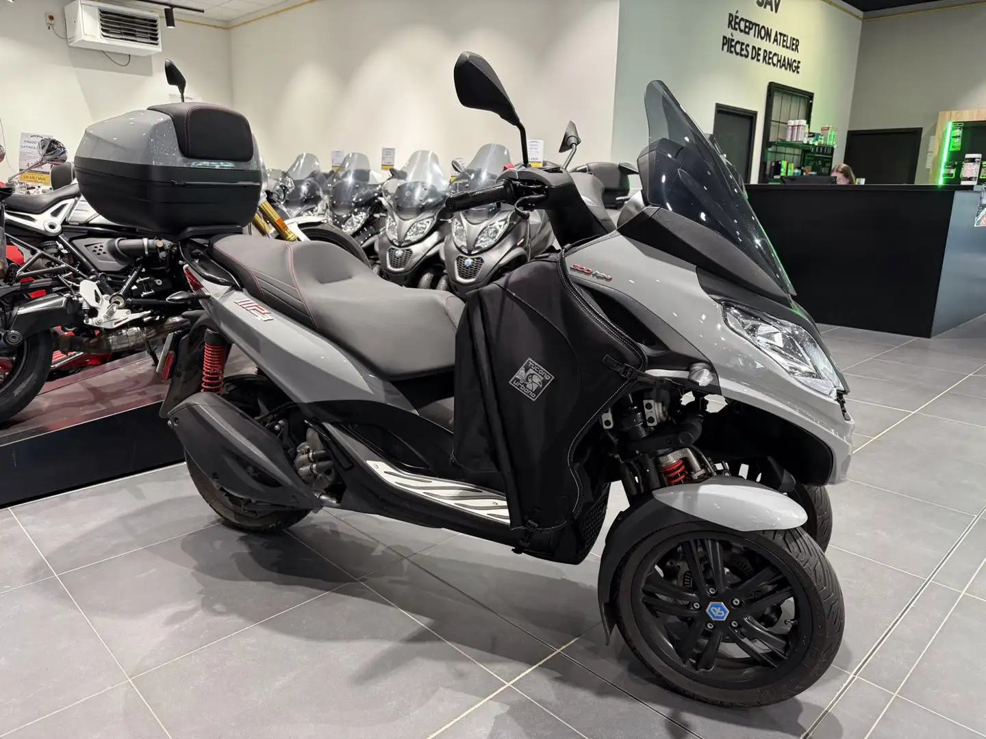 Piaggio MP3 300 Grigio - 2