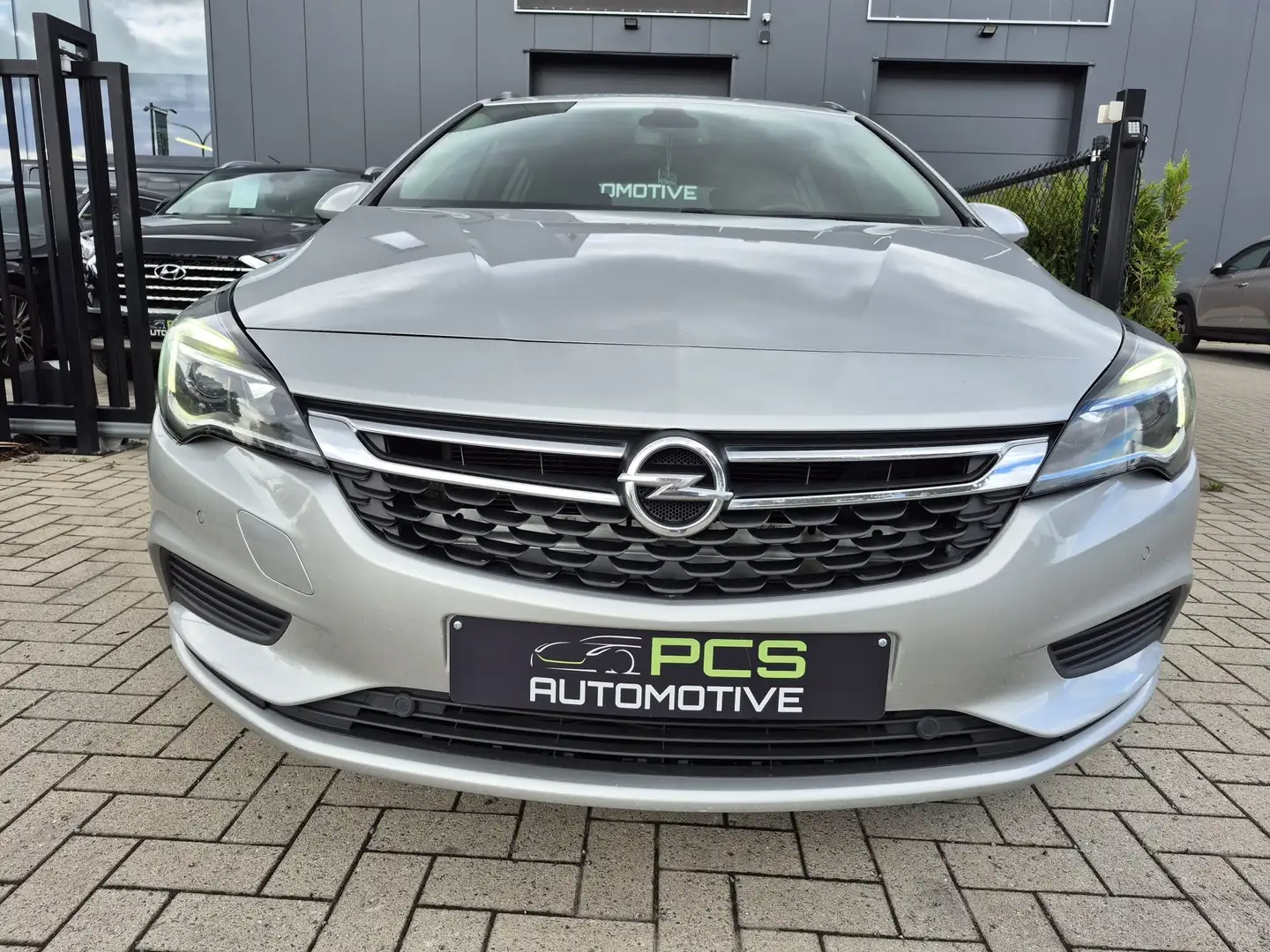 Opel Astra Astra 1.6 CDTi Sports Tourer/AUTOMAAT/UIT OVERNAME Срібний - 2