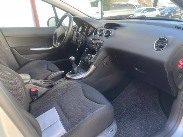 Peugeot 308 view 8