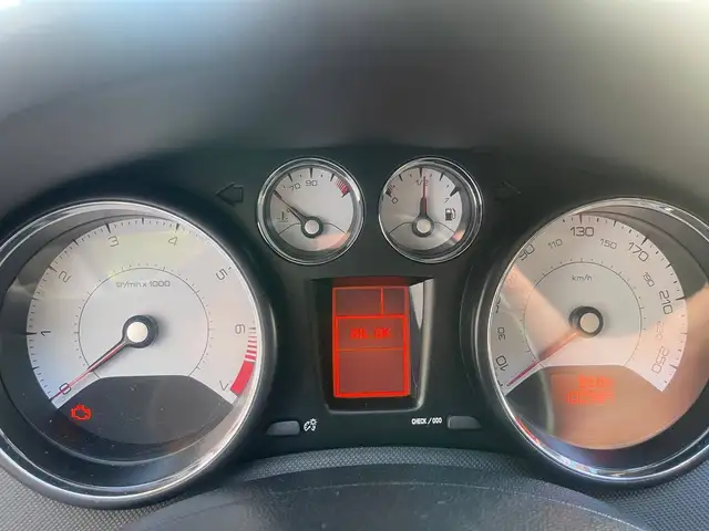 Peugeot 308 view 11
