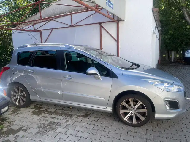 Peugeot 308 view 3