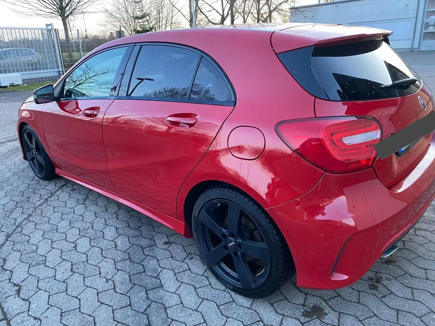 Mercedes-Benz A 200 (BlueEFFICIENCY) AMG Sport Rouge - 2