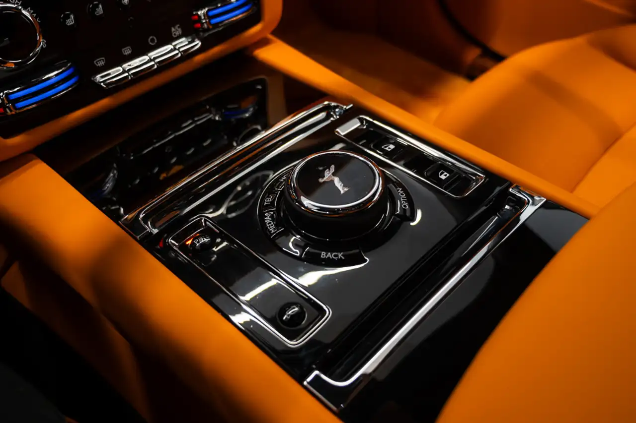Rolls-Royce Spectre снимка Rolls-Royce Spectre