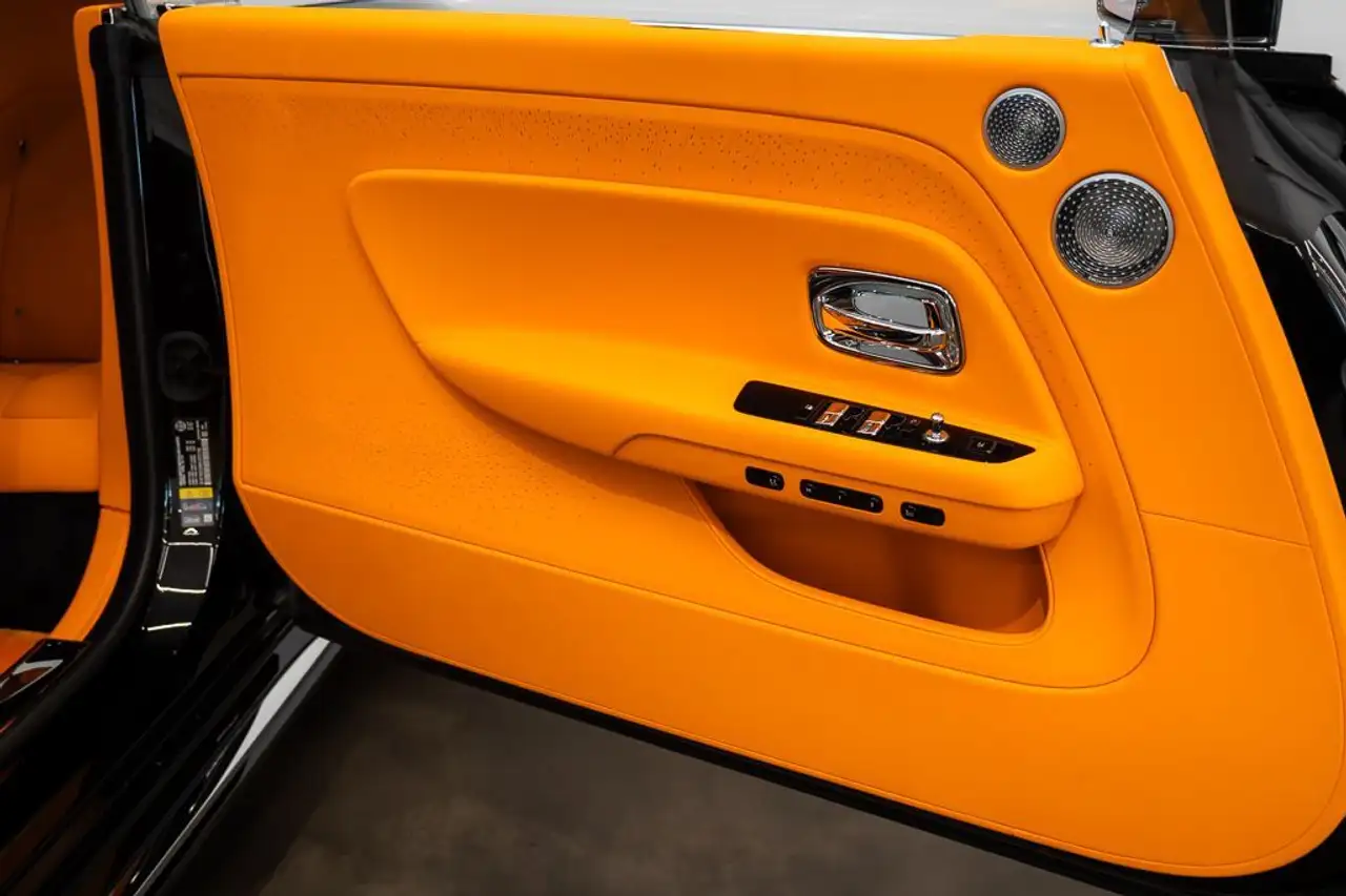 Rolls-Royce Spectre снимка Rolls-Royce Spectre