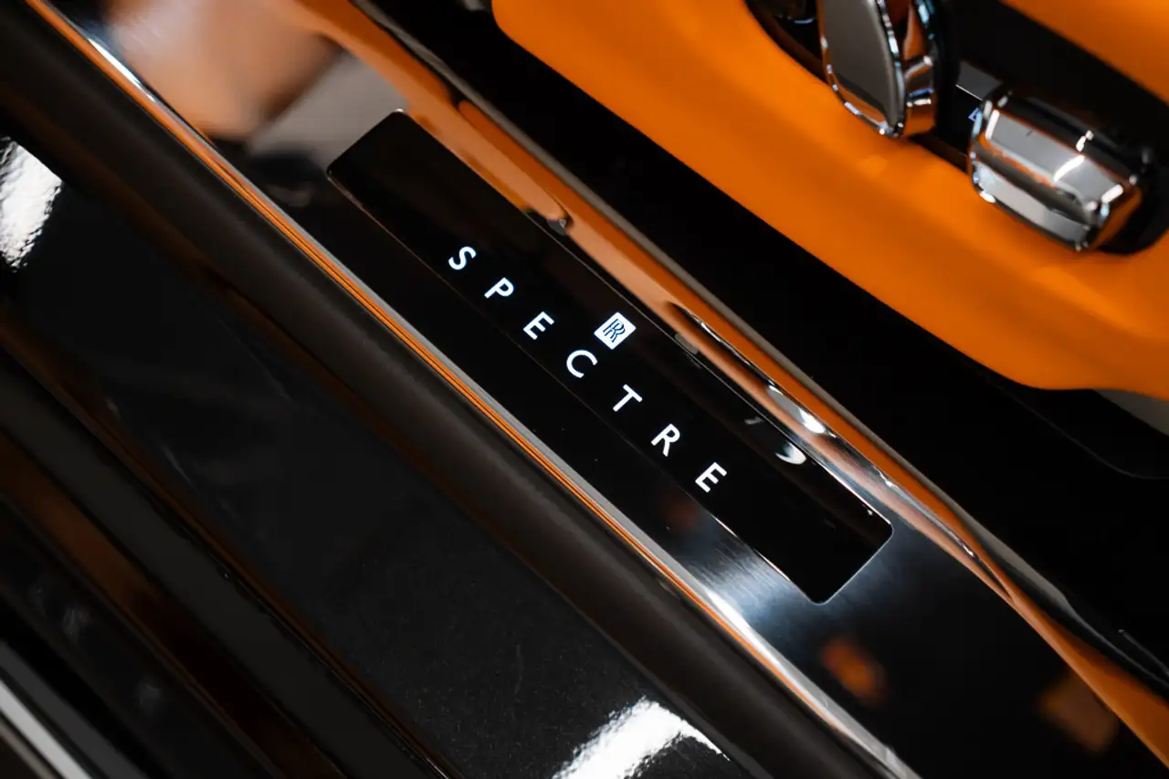 Rolls-Royce Spectre снимка Rolls-Royce Spectre