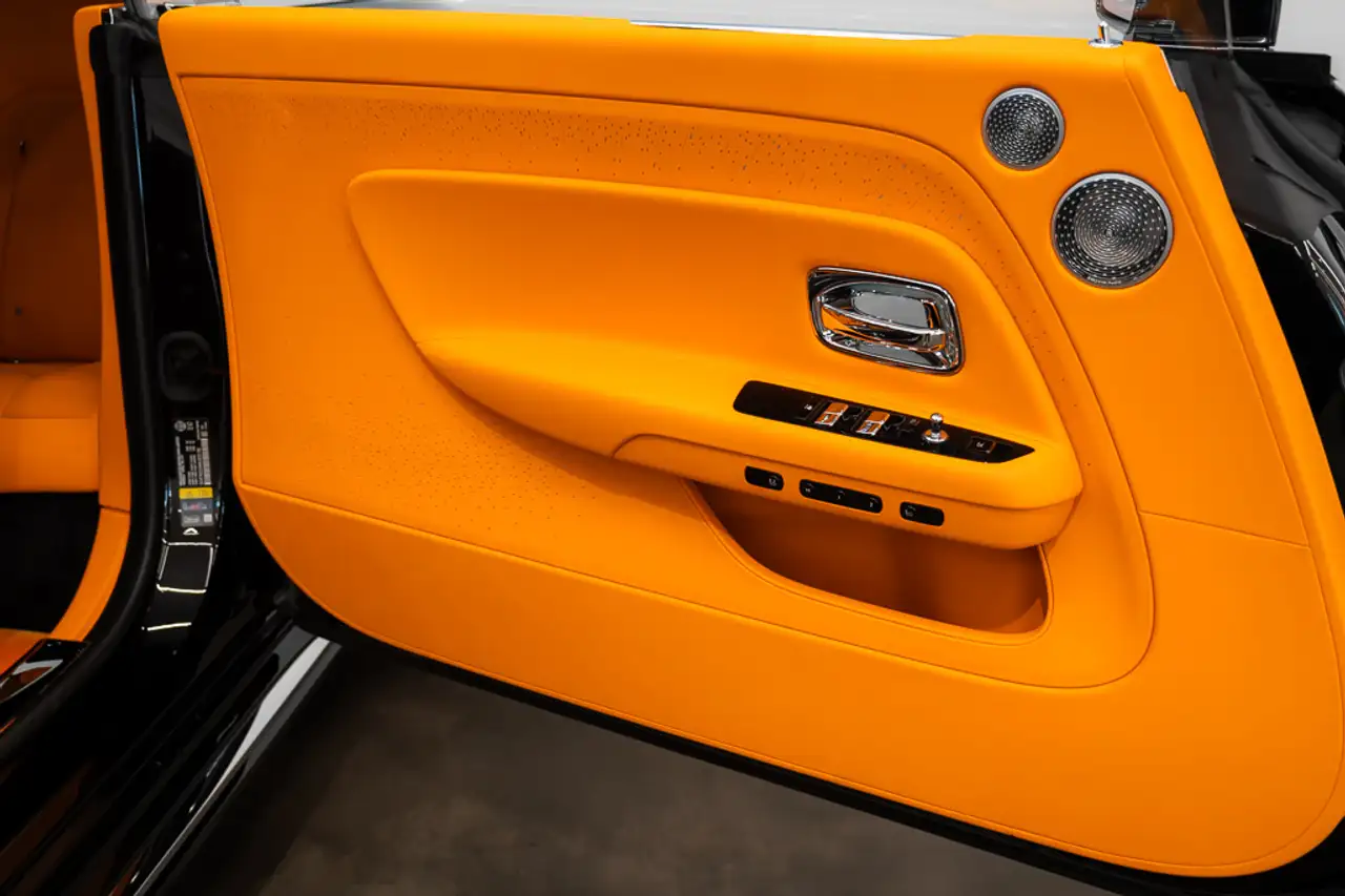 Rolls-Royce Spectre снимка Rolls-Royce Spectre