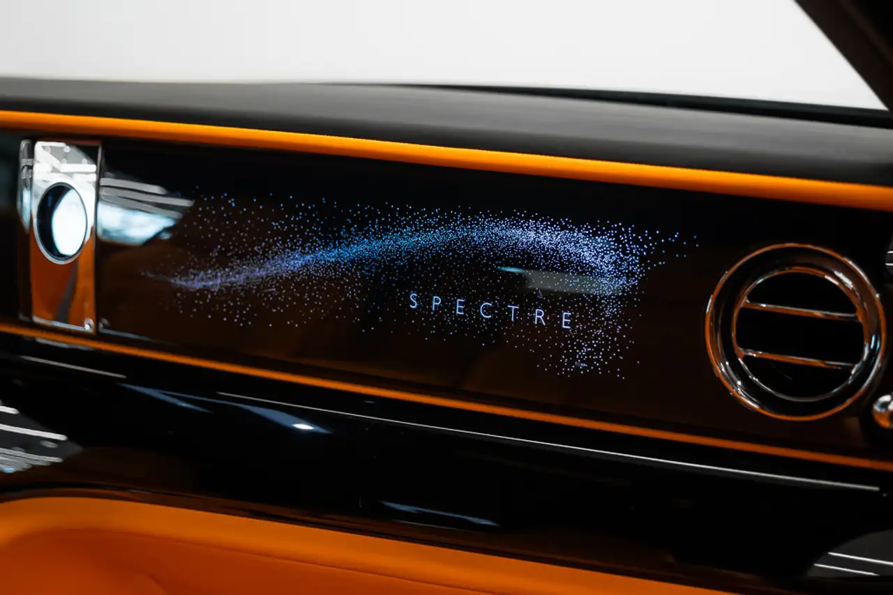 Rolls-Royce Spectre снимка Rolls-Royce Spectre