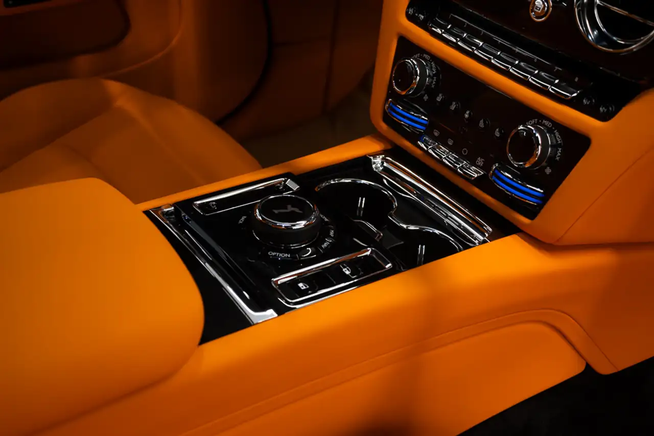 Rolls-Royce Spectre снимка Rolls-Royce Spectre