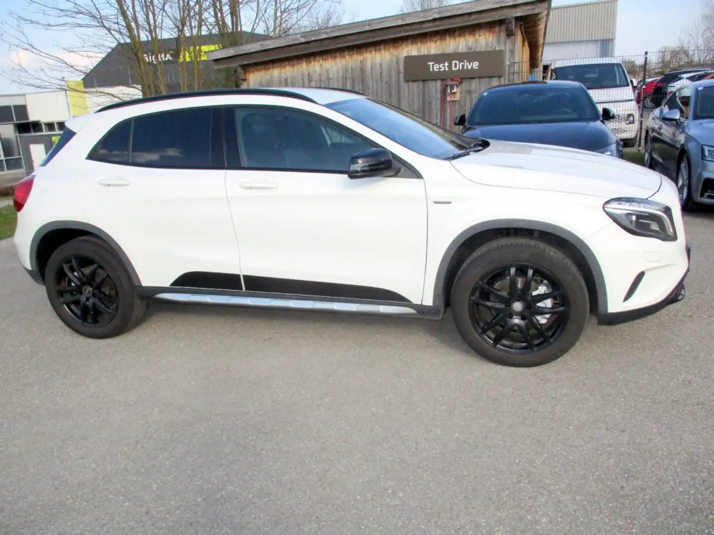Mercedes-Benz GLA 180 d Weiß - 2