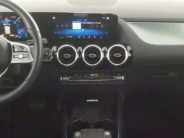 Mercedes-Benz GLA view 6