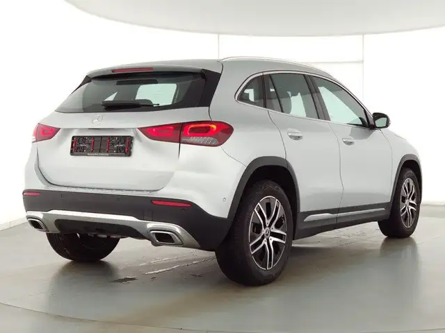 Mercedes-Benz GLA view 2