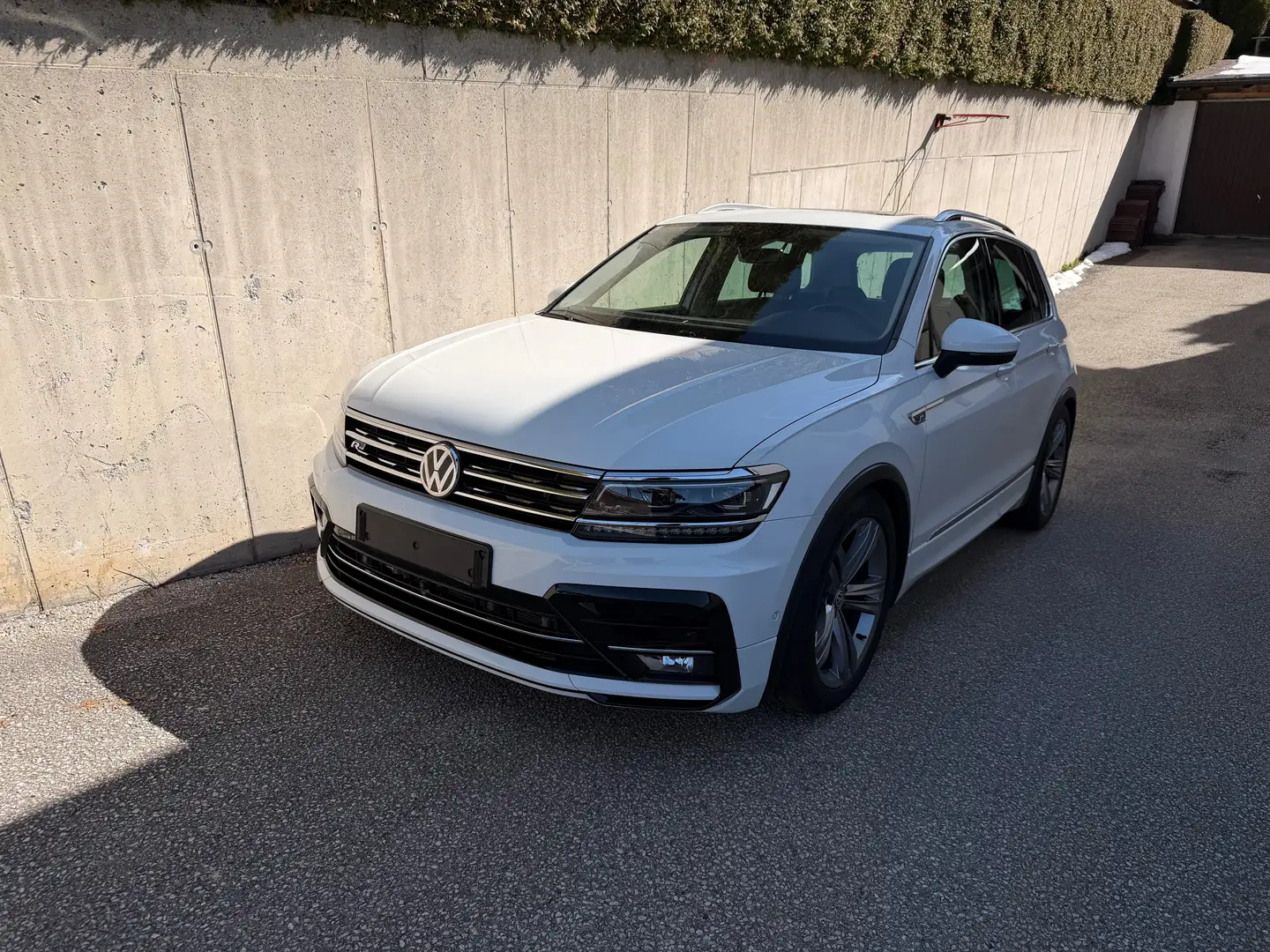 Volkswagen Tiguan Tiguan 2,0 TDI SCR 4Motion Highline DSG Highline Weiß - 1
