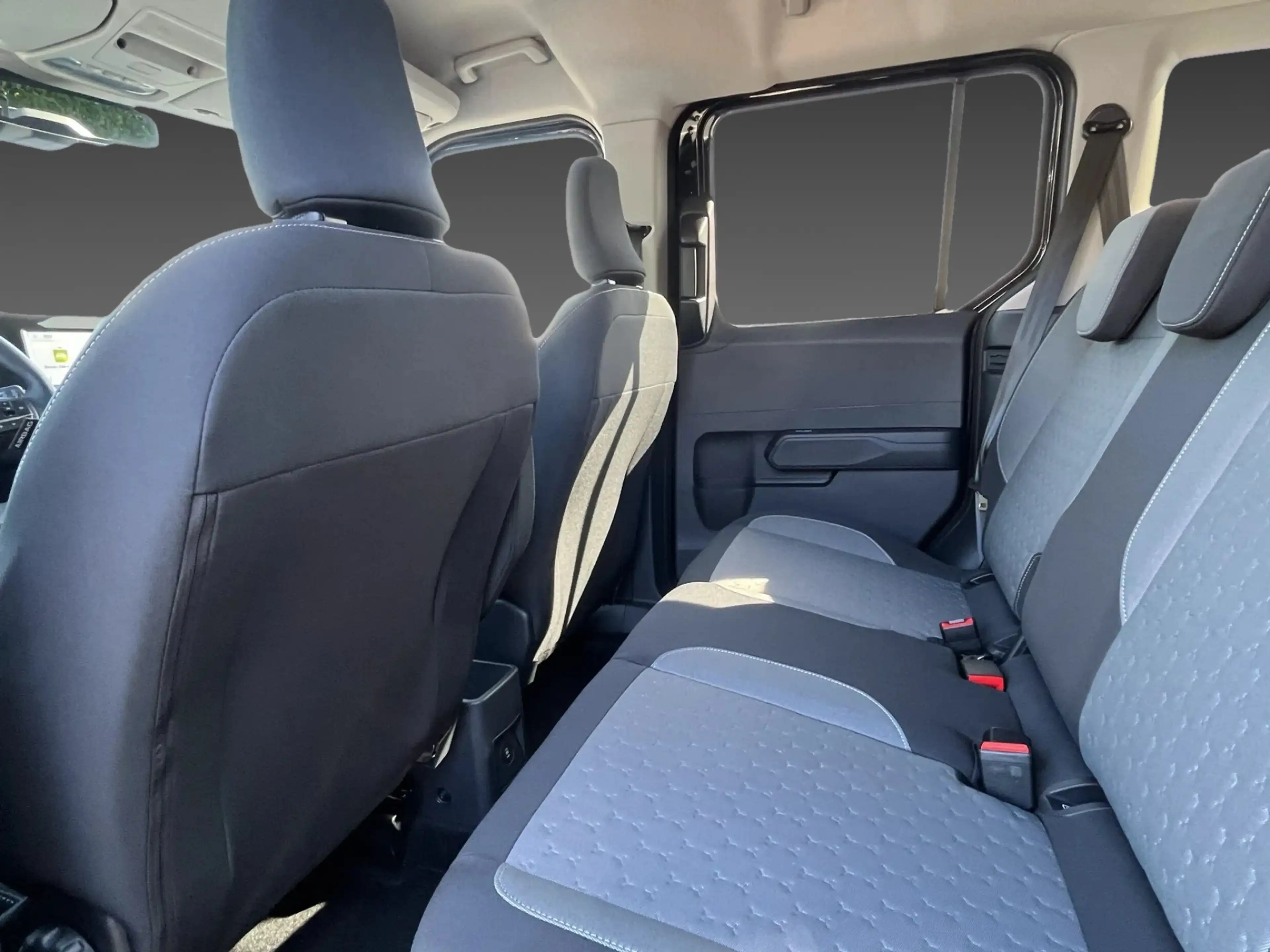 Ford Tourneo Courier 1.0 EcoBoost Automatik Titanium PDC SHZG — photo 11