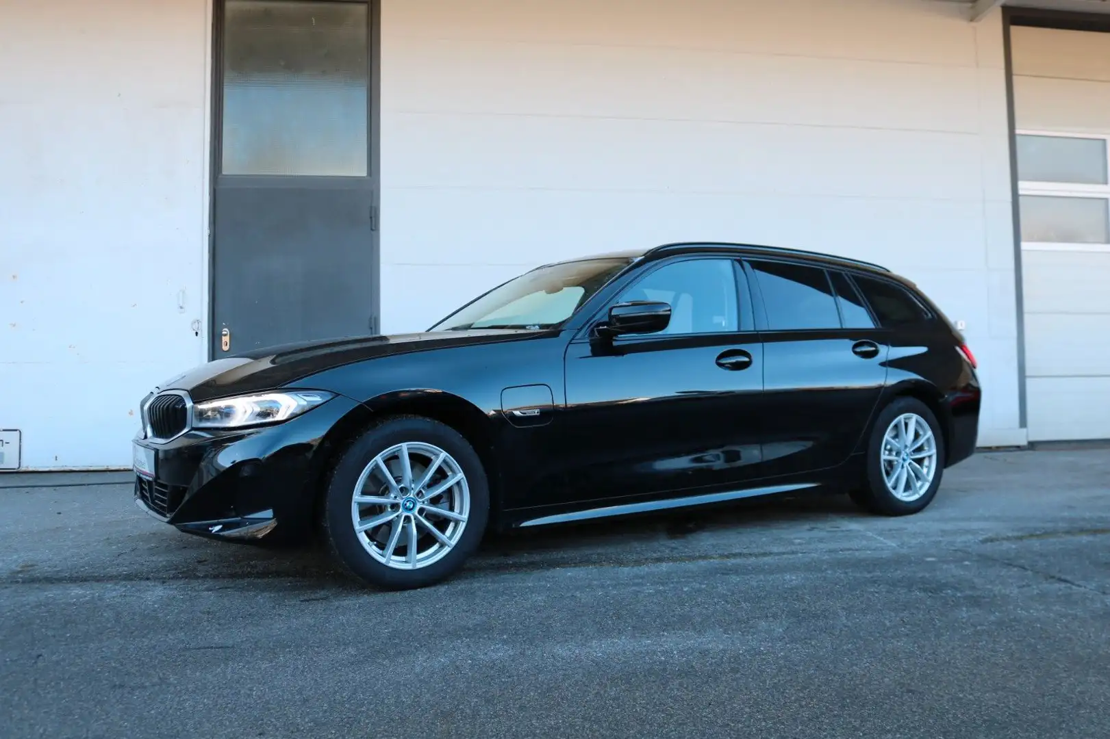 BMW 330 e xDrive Touring Automatic*Innovationspaket* Noir - 1