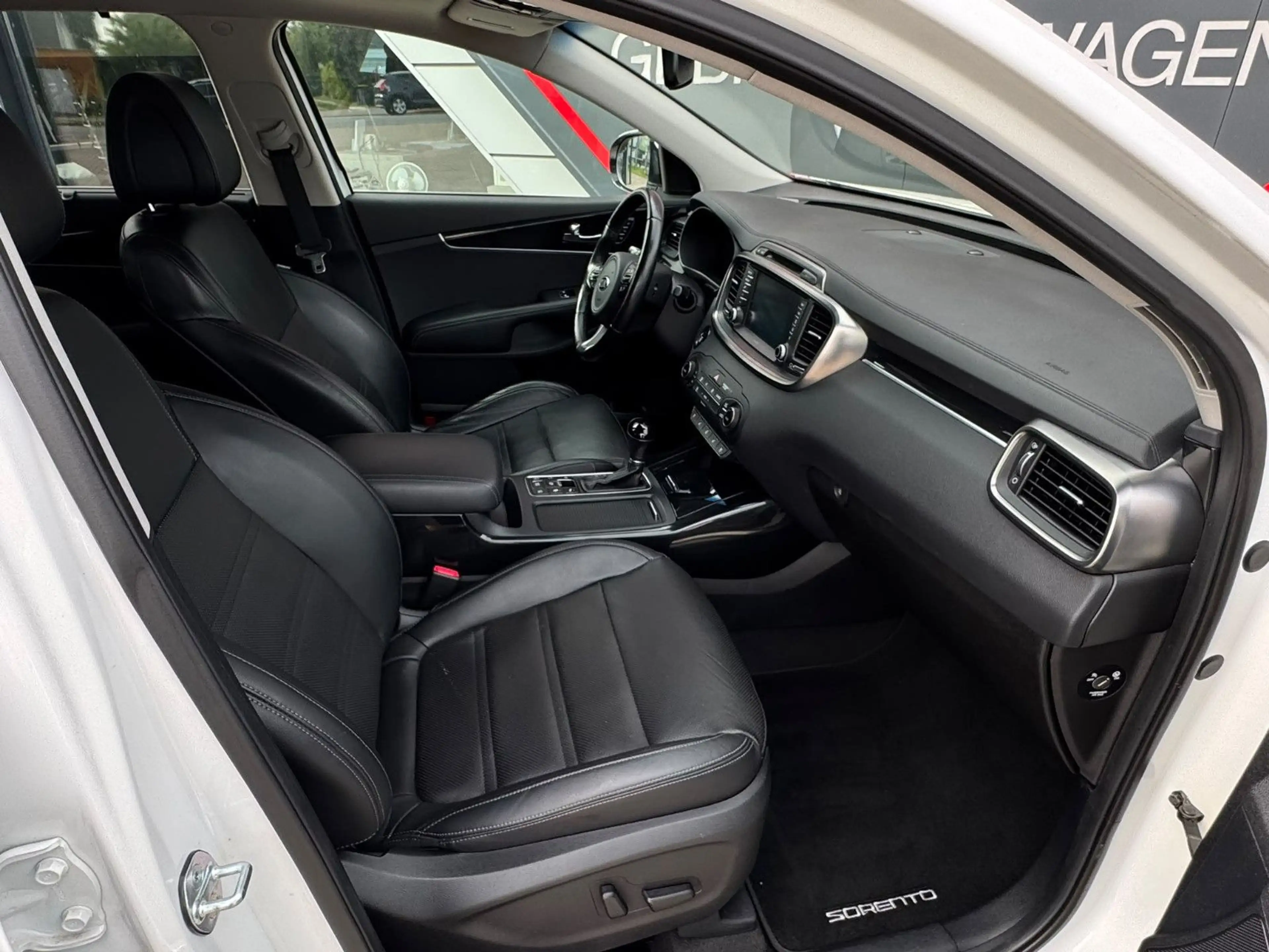 Kia Sorento 2.2 CRDi Platinum Edition 4WD ACC 360° — photo 12
