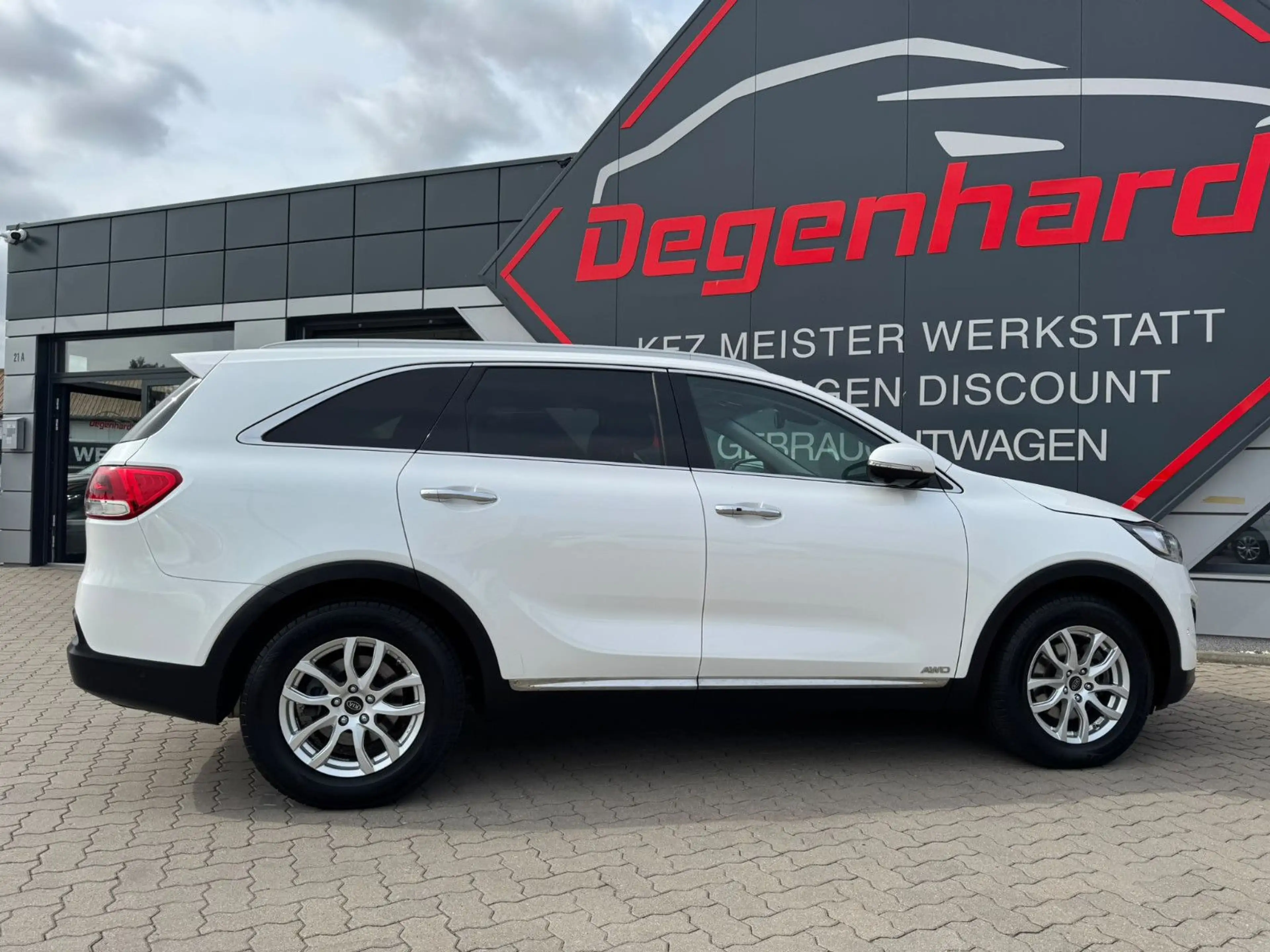 Kia Sorento 2.2 CRDi Platinum Edition 4WD ACC 360° — photo 11
