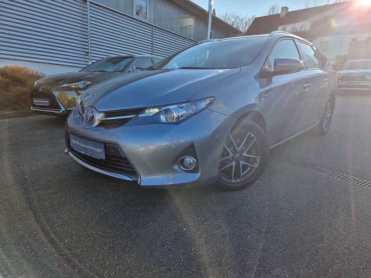 Toyota Auris Hybrid 1.8 Comfort PDC/AHK/NAVI Ezüst - 2