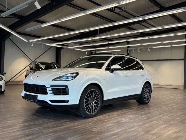 Imagine Porsche Cayenne E-Hybr Matrix Pano Luft AHK Surround Vie