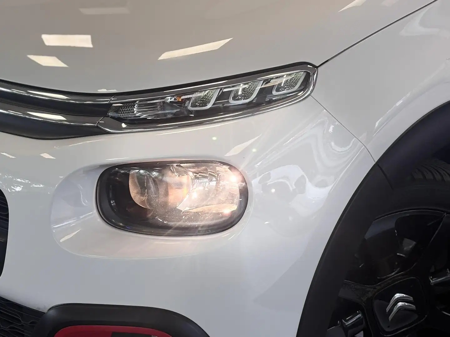 Citroen C3 Shine 1.2 Turbo 110pk | NAVI | CAMERA | 17" LM | T Wit - 2