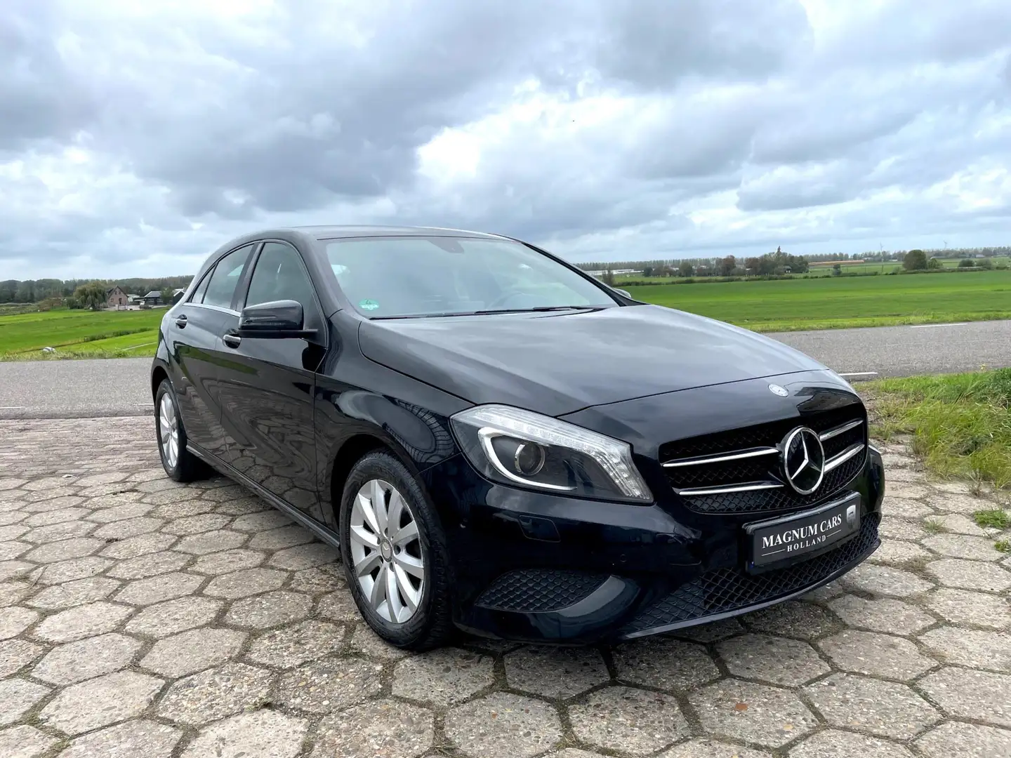 Mercedes-Benz A 180 5DRS NAP XENON| LEDER| AIRCO| NAVI | VELGEN Schwarz - 2