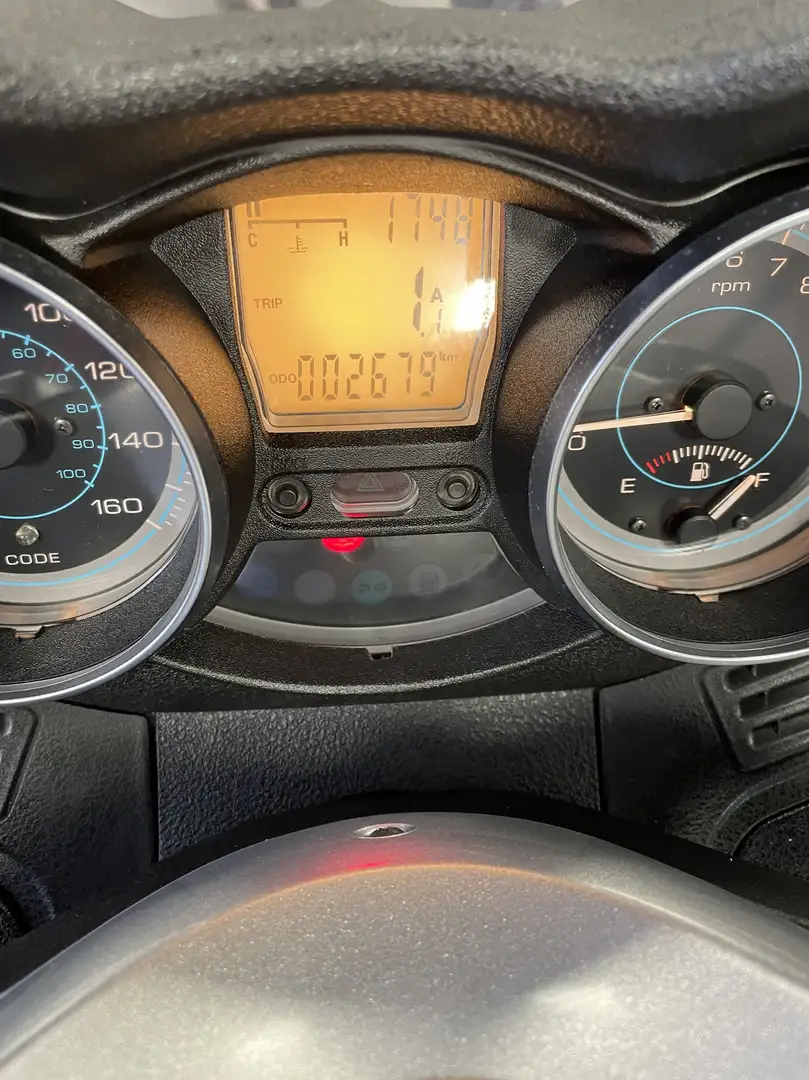 Piaggio XEvo 125 Wit - 2