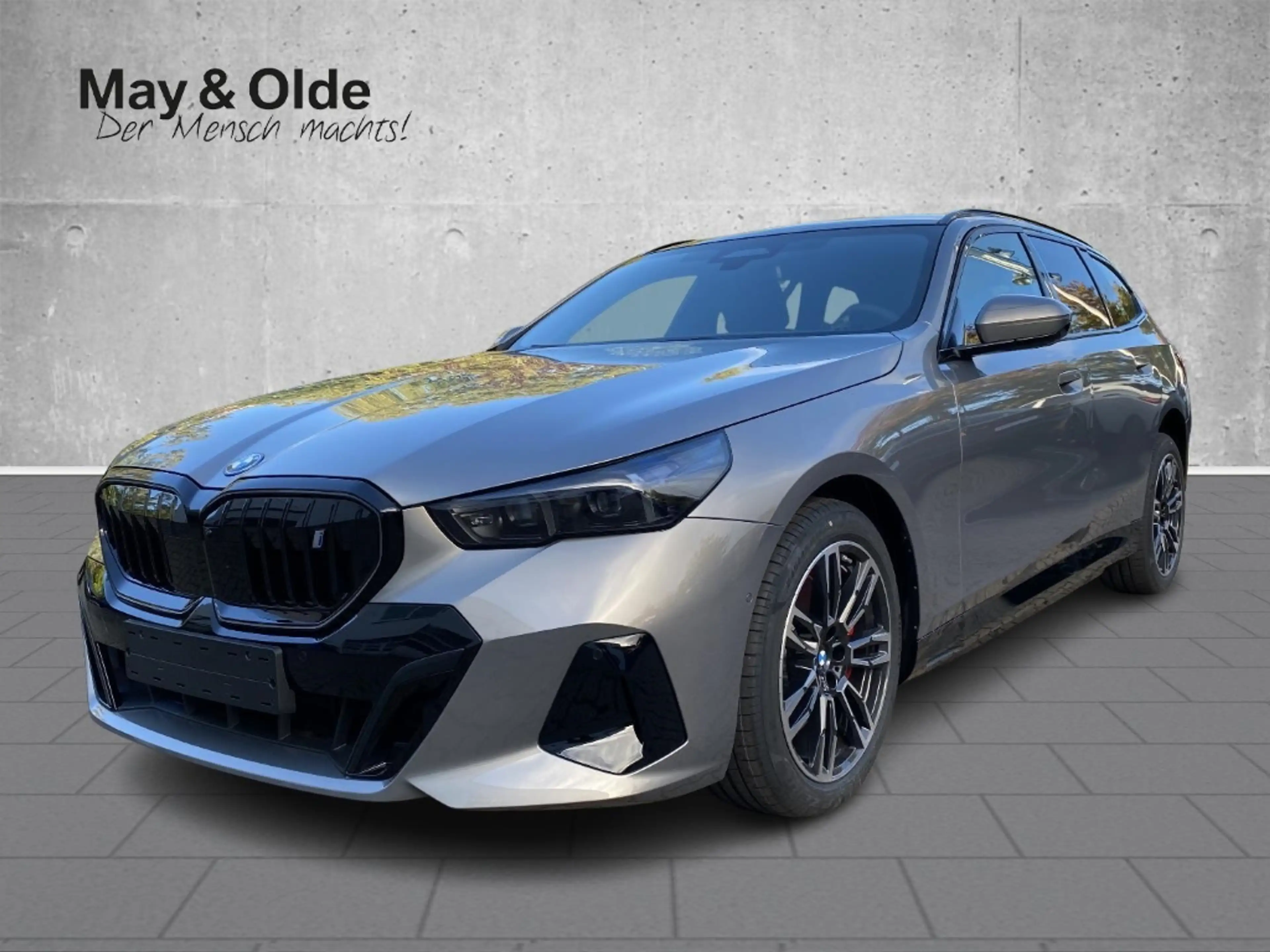 BMW i5 xDrive 40 Touring Sportpaket HUD AD AHK-klappbar P