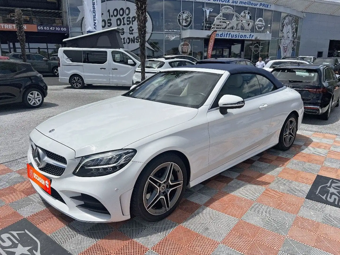 Mercedes-Benz T1 1.5 EQ BOOST 184 9G-TRONIC AMG LINE Weiß - 1