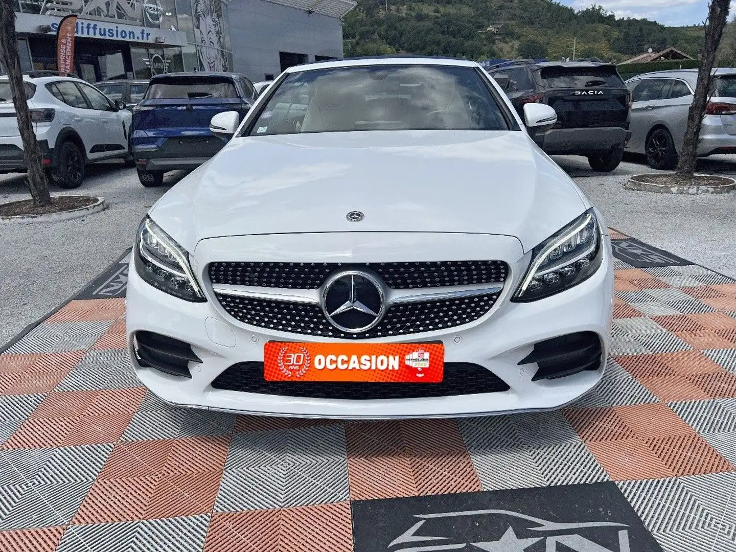 Mercedes-Benz T1 1.5 EQ BOOST 184 9G-TRONIC AMG LINE Weiß - 2