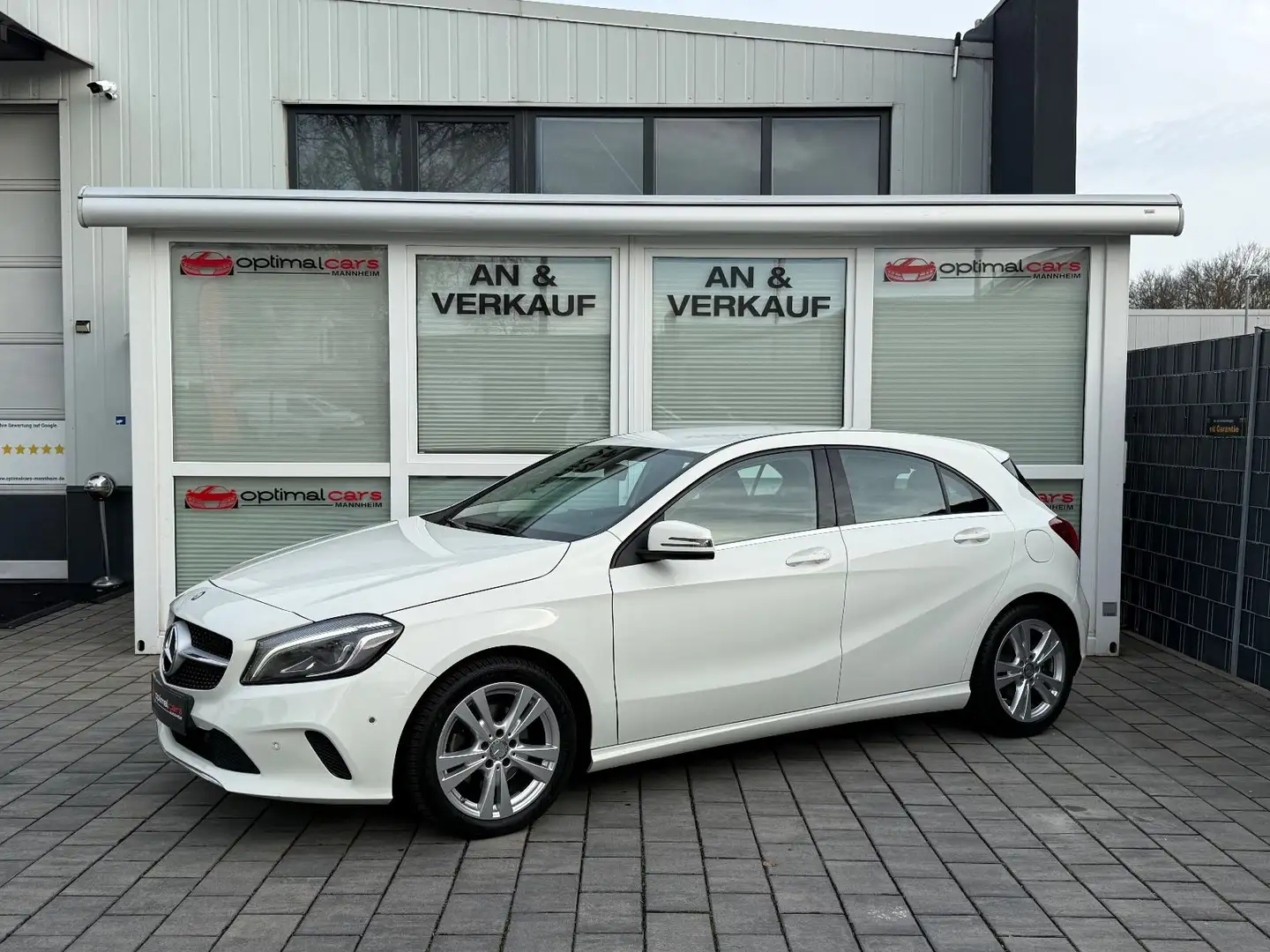 Mercedes-Benz A 180 Urban/NAVI/KAMERA/LED/SITZHEIZUNG/MFL/2HND Wit - 1