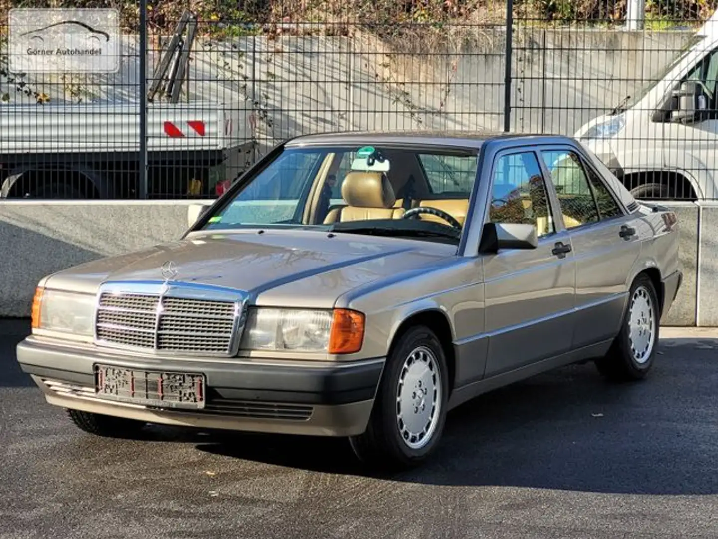 Mercedes-Benz 190 E 2,6 Automatik Schiebedach+Leder+Klima Beige - 2